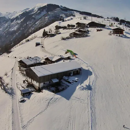 In With Ski-in Ski-out Access كابرون