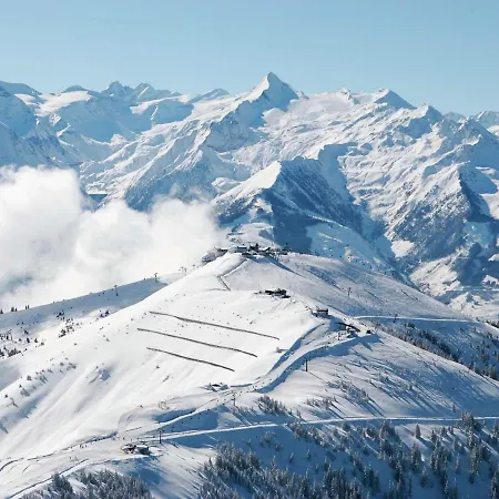 In With Ski-in Ski-out Access Tatil Evi