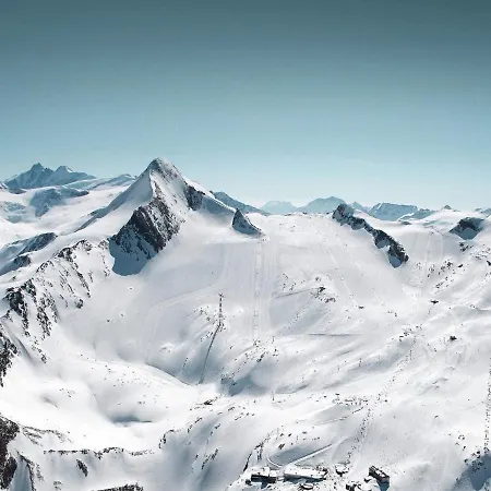 بيت للعطل In With Ski-in Ski-out Access *