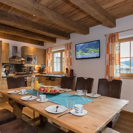 بيت للعطل In With Ski-in Ski-out Access *